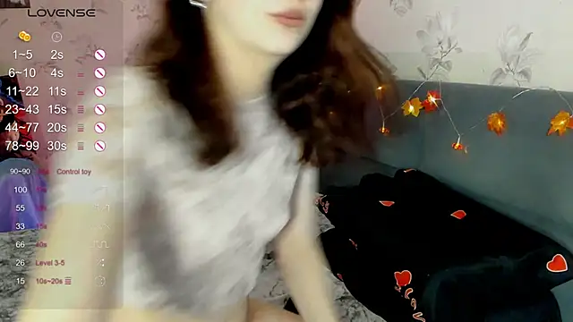 Snapshot of DiaDavidson chatting on November 24, 9:25 pm DiaDavidson online show from November 24, 9:25 pm