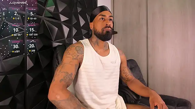 Snapshot of OstinDaniels chatting on October 4, 9:46 pm OstinDaniels online show from October 4, 9:46 pm