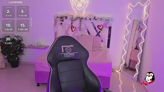 ZURY TAY online show from December 18, 11:38 am