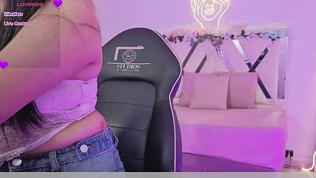 ZURY TAY online show from February 20, 11:32 am