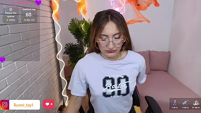 Bunni tay online show from October 11, 11:31 am