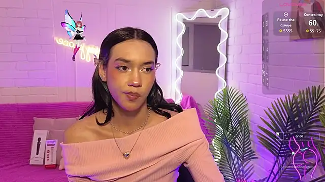 Snapshot of artemiss_tay chatting on December 5, 7:10 pm artemiss tay online show from December 5, 7:10 pm