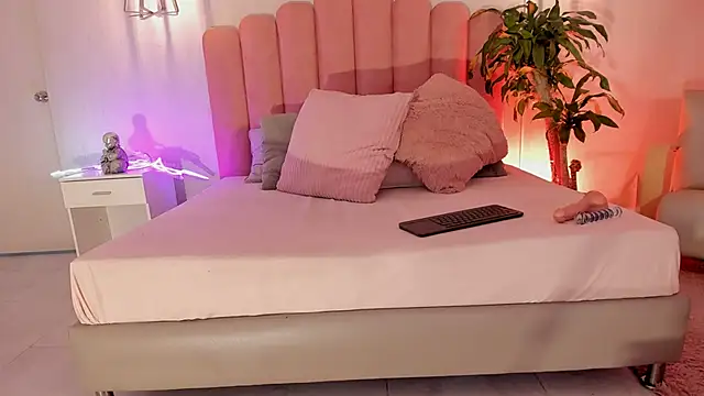 raven black  online show from October 10, 2:05 pm