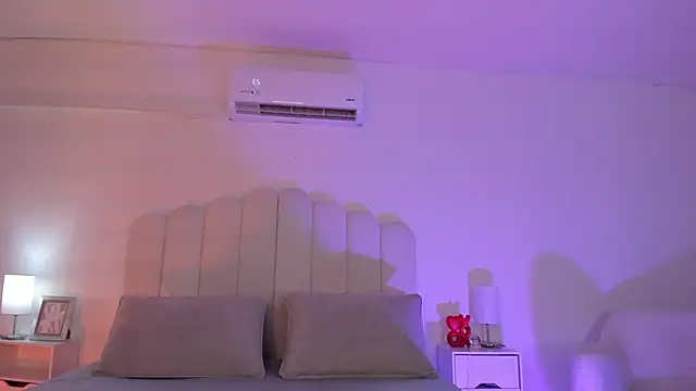 raven black  online show from December 18, 2:12 pm