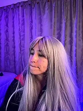 Snapshot of Eymmy_24 chatting on January 10, 1:40 am Eymmy 24 online show from January 10, 1:40 am