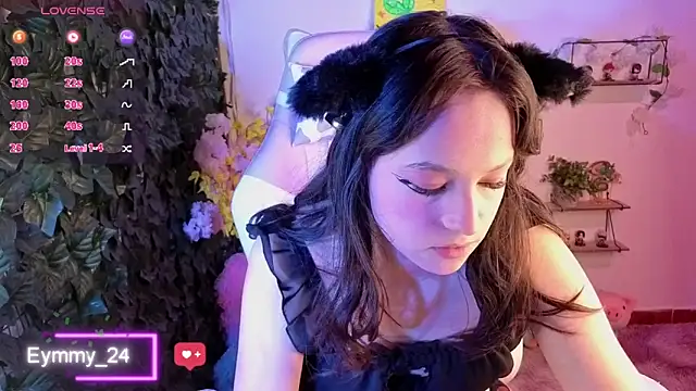 Snapshot of Eymmy_24 chatting on June 7, 1:43 am Eymmy 24 online show from June 7, 1:43 am