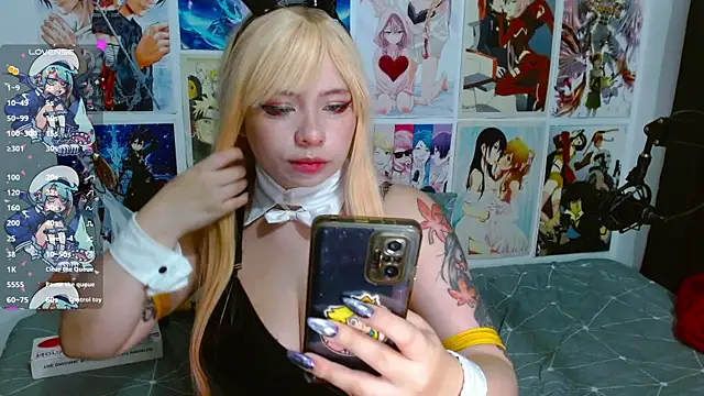 Snapshot of Lil-La chatting on October 6, 10:56 am Lil-La online show from October 6, 10:56 am