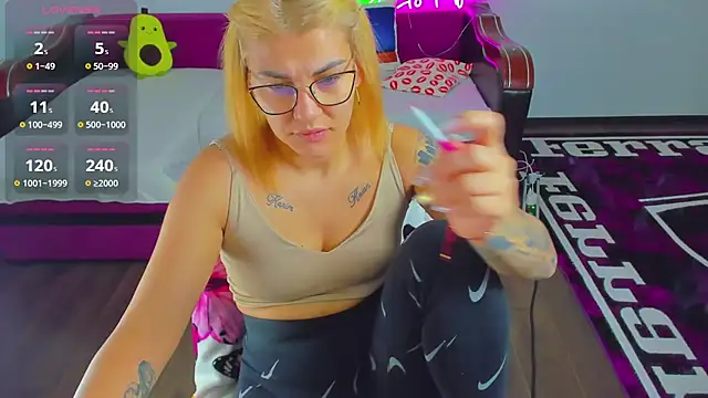 MiaKiittyy online show from November 29, 1:08 am