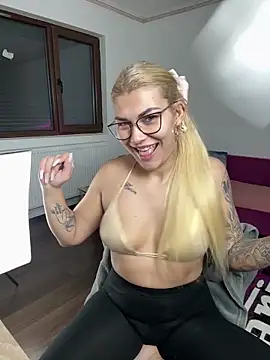 MiaKiittyy online show from November 30, 1:42 am