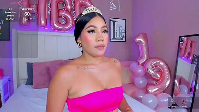 Snapshot of sarahyessica chatting on May 9, 7:30 pm sarahyessica online show from May 9, 7:30 pm