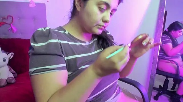 TifanyAmazinng online show from February 18, 12:45 pm