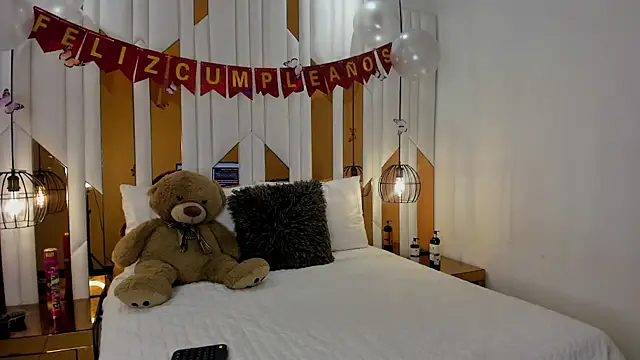 ValeriaPrado online show from November 14, 9:24 pm