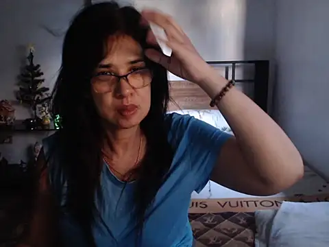 Prettysweetmum online show from May 1, 10:25 pm