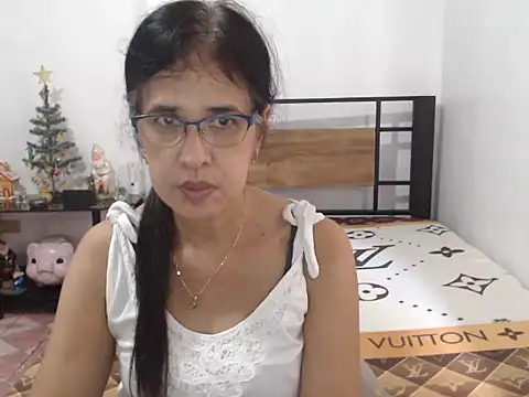 Prettysweetmum online show from June 11, 6:22 am