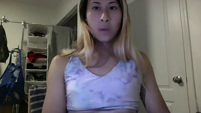 Snapshot of hofgw7 chatting on September 12, 2:22 am hofgw7 online show from September 12, 2:22 am