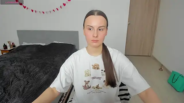 Kelly Cartier online show from February 17, 12:01 pm