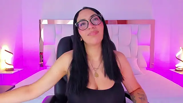 Snapshot of Camille_Juicy chatting on September 12, 12:38 pm Camille Juicy online show from September 12, 12:38 pm