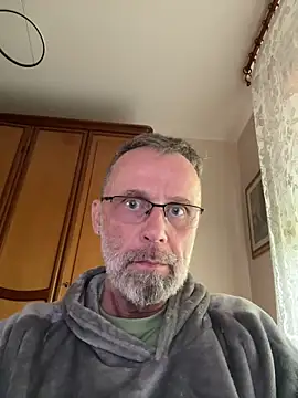 Snapshot of Lynceus chatting on May 19, 9:15 am Lynceus online show from May 19, 9:15 am
