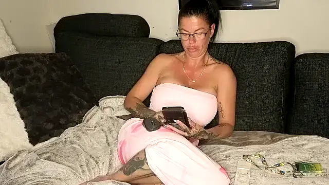 Snapshot of sexygilf82 chatting on June 8, 7:36 pm sexygilf82 online show from June 8, 7:36 pm