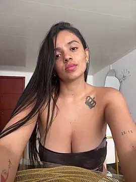 Snapshot of AnaaFaith_ chatting on November 18, 8:24 pm AnaaFaith online show from November 18, 8:24 pm