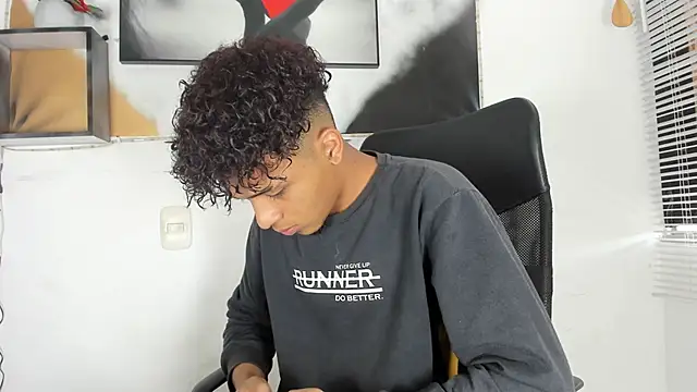 Snapshot of Manuel_Mateus1 chatting on September 13, 9:25 pm Manuel Mateus1 online show from September 13, 9:25 pm