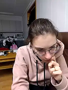 Snapshot of HoneySquirrel chatting on December 5, 4:14 pm HoneySquirrel online show from December 5, 4:14 pm