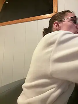 Snapshot of HoneySquirrel chatting on February 20, 8:42 pm HoneySquirrel online show from February 20, 8:42 pm