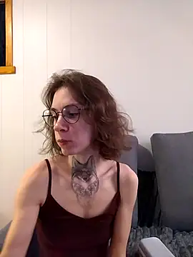 Snapshot of HoneySquirrel chatting on March 22, 6:11 pm HoneySquirrel online show from March 22, 6:11 pm