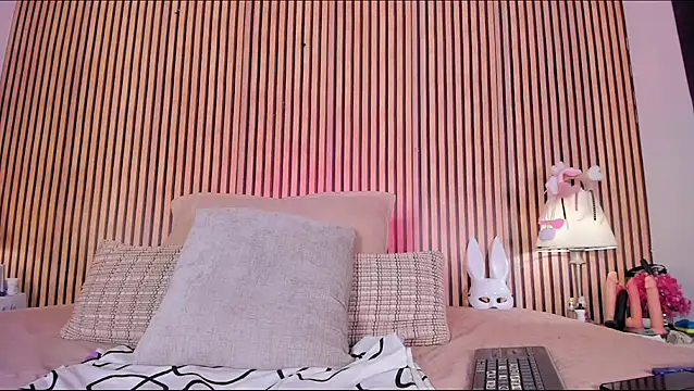 keeyla stone online show from November 12, 8:30 pm