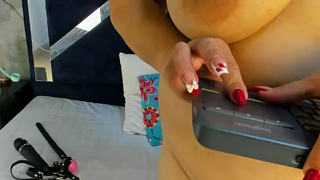 VanessaHard as online show from February 6, 7:28 pm