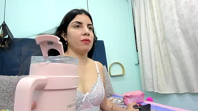 Snapshot of sweet_klem_19 chatting on November 27, 10:34 pm sweet klem 19 online show from November 27, 10:34 pm