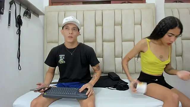 ZafiroAndFlynn online show from February 1, 2:32 am