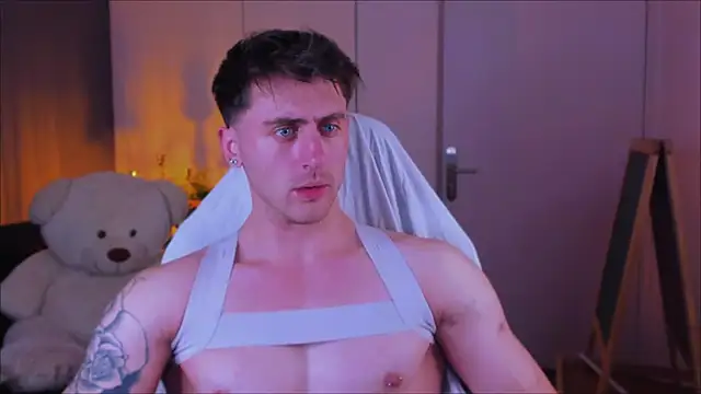 Oscar Miller  online show from November 13, 9:36 pm