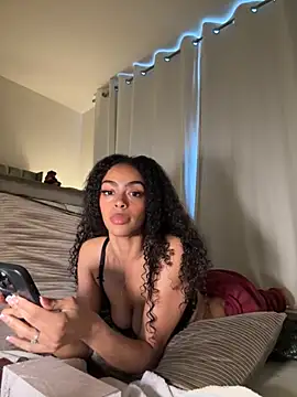 Snapshot of yasmingarcia chatting on November 25, 2:28 pm yasmingarcia online show from November 25, 2:28 pm