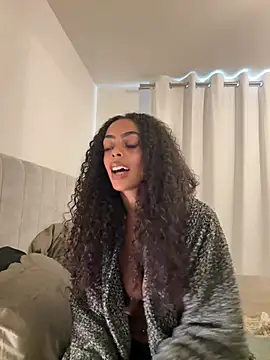 Snapshot of yasmingarcia chatting on July 1, 10:06 am yasmingarcia online show from July 1, 10:06 am