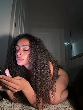 Snapshot of yasmingarcia chatting on July 2, 10:10 am yasmingarcia online show from July 2, 10:10 am