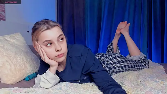 Snapshot of VedaSchulz chatting on November 21, 6:50 pm VedaSchulz online show from November 21, 6:50 pm