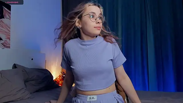 Snapshot of VedaSchulz chatting on November 29, 6:33 pm VedaSchulz online show from November 29, 6:33 pm