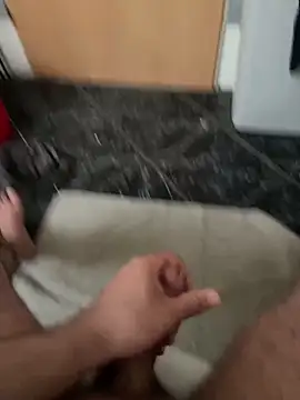 Snapshot of geilheit12 chatting on December 4, 8:45 am geilheit12 online show from December 4, 8:45 am