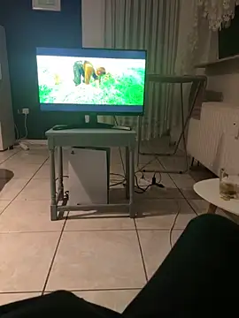 Snapshot of geilheit12 chatting on December 18, 8:04 pm geilheit12 online show from December 18, 8:04 pm