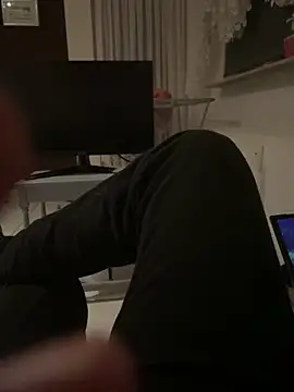 Snapshot of geilheit12 chatting on December 20, 2:07 am geilheit12 online show from December 20, 2:07 am