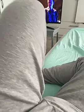 Snapshot of geilheit12 chatting on February 17, 2:02 pm geilheit12 online show from February 17, 2:02 pm