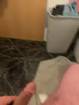 Snapshot of geilheit12 chatting on February 27, 1:05 am geilheit12 online show from February 27, 1:05 am