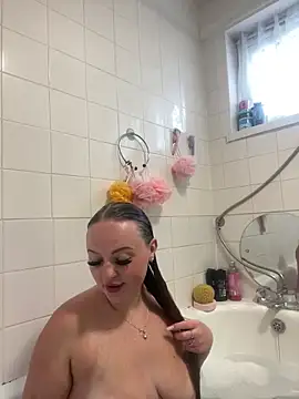 Snapshot of SexySashaxox chatting on May 10, 11:48 am SexySashaxox online show from May 10, 11:48 am