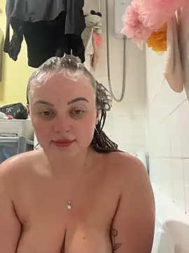 Snapshot of SexySashaxox chatting on June 5, 9:31 pm SexySashaxox online show from June 5, 9:31 pm