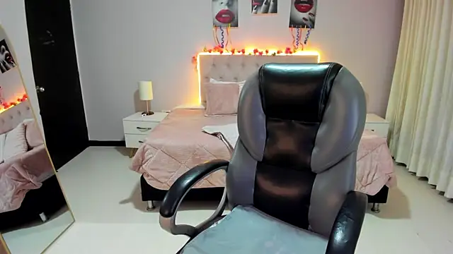 Snapshot of Miss_Cataleya__ chatting on July 29, 11:52 am Miss Cataleya online show from July 29, 11:52 am
