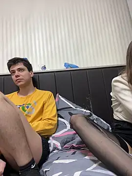 lovburger online show from April 24, 2:19 pm