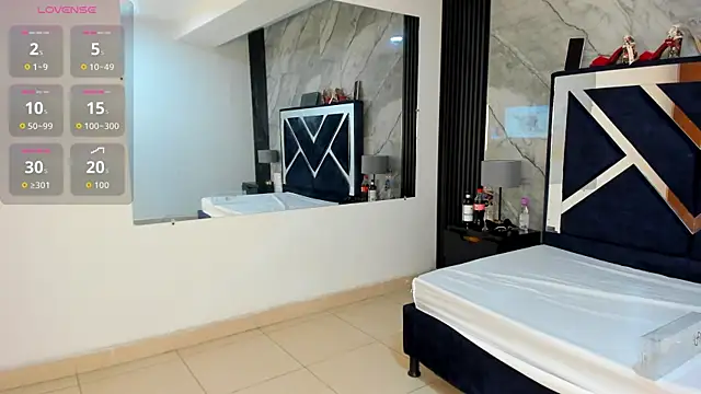 VioletRose as online show from October 28, 8:00 pm