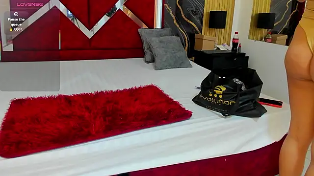 VioletRose as online show from February 17, 8:15 pm