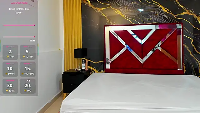 VioletRose as online show from February 19, 7:43 pm